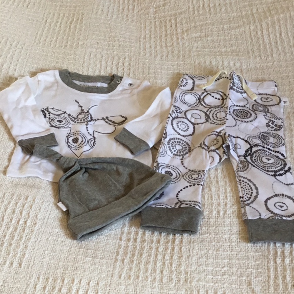 NWT baby size 3-6 month 3-piece set. Burt’s Bees